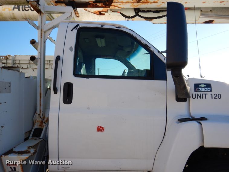 image for item KH9111 2006 Chevrolet C7500  bucket truck