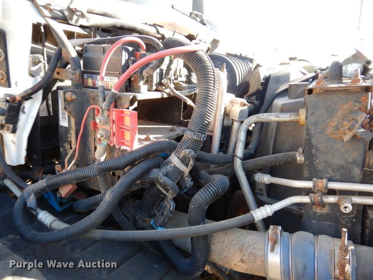 image for item KH9111 2006 Chevrolet C7500  bucket truck