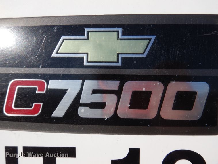 image for item KH9111 2006 Chevrolet C7500  bucket truck