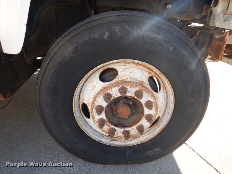 image for item KH9111 2006 Chevrolet C7500  bucket truck