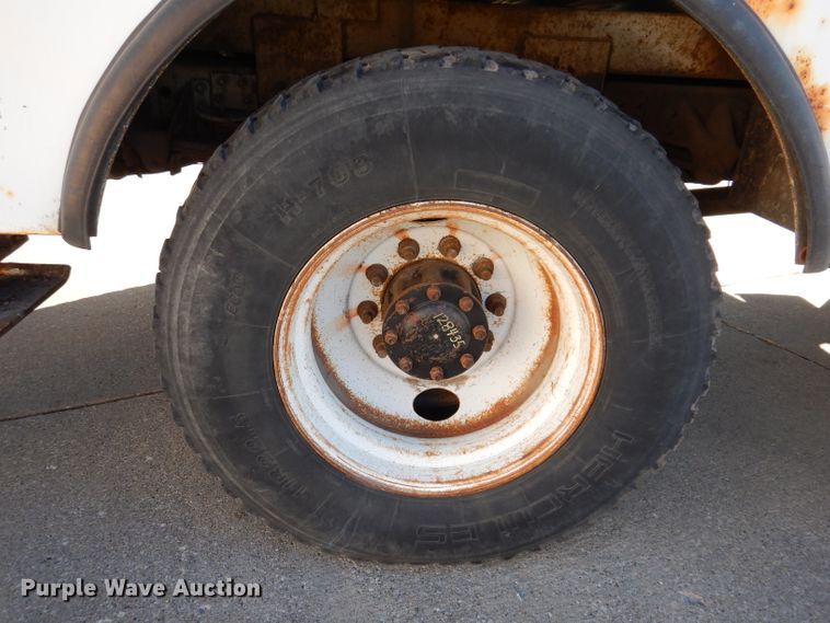 image for item KH9111 2006 Chevrolet C7500  bucket truck