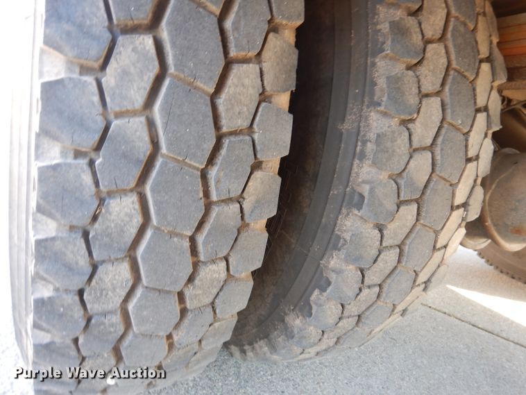 image for item KH9111 2006 Chevrolet C7500  bucket truck