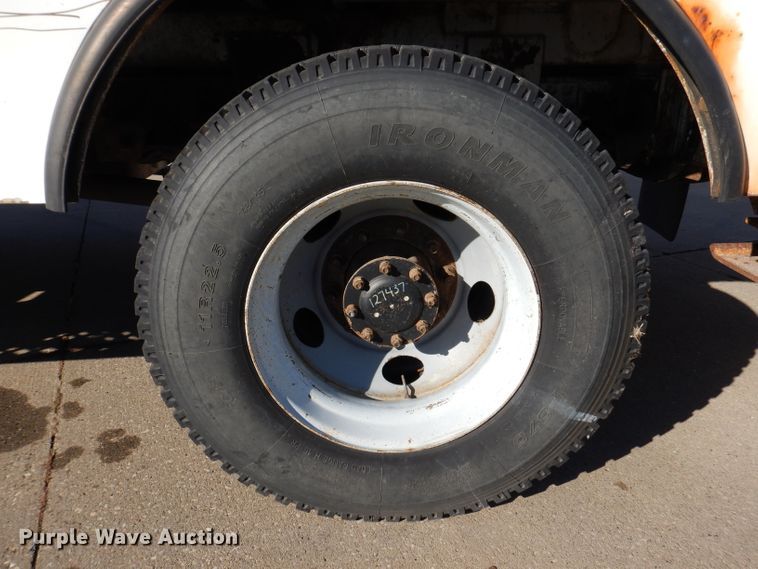 image for item KH9111 2006 Chevrolet C7500  bucket truck