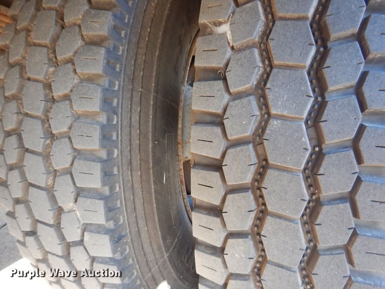 image for item KH9111 2006 Chevrolet C7500  bucket truck