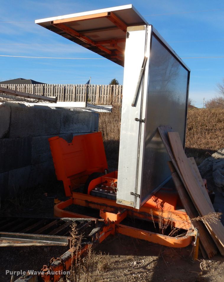 image for item KH9117 2000 Addco  message board trailer