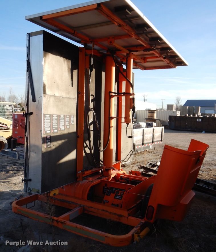 image for item KH9117 2000 Addco  message board trailer