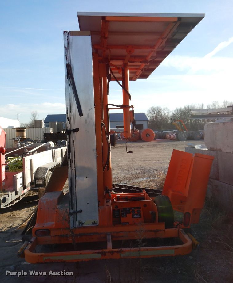 image for item KH9117 2000 Addco  message board trailer