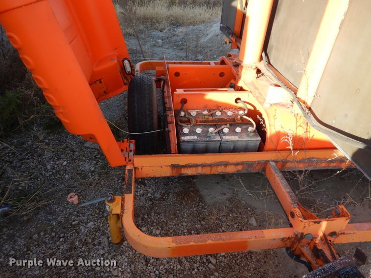 image for item KH9117 2000 Addco  message board trailer