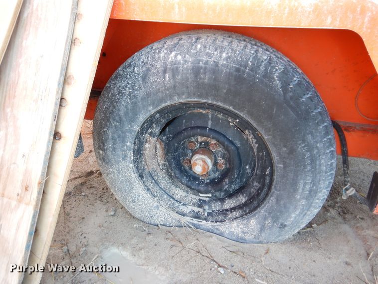 image for item KH9117 2000 Addco  message board trailer