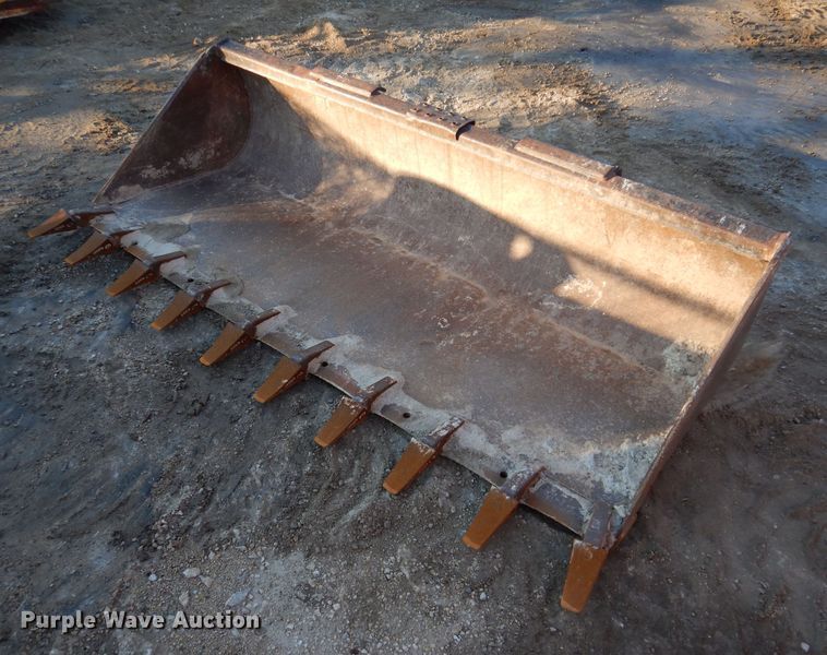 image for item KH9138 John Deere 84"W skid steer bucket