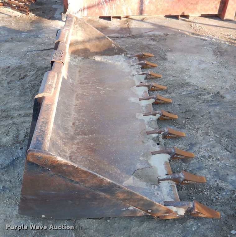 image for item KH9138 John Deere 84"W skid steer bucket