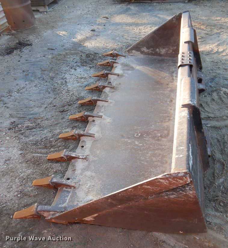 image for item KH9138 John Deere 84"W skid steer bucket