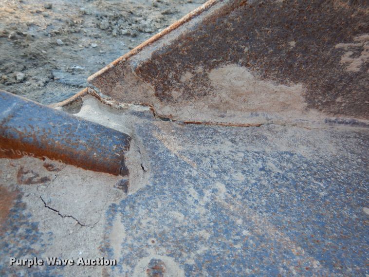 image for item KH9138 John Deere 84"W skid steer bucket