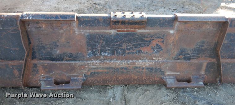 image for item KH9138 John Deere 84"W skid steer bucket