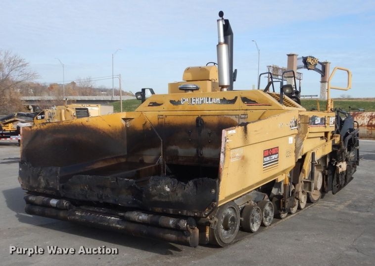 image for item KO9783 2005 Caterpillar AP-1055B  paver