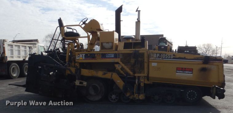 image for item KO9783 2005 Caterpillar AP-1055B  paver
