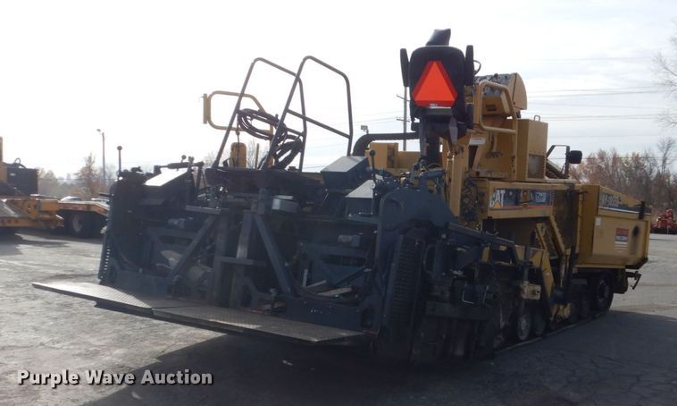 image for item KO9783 2005 Caterpillar AP-1055B  paver