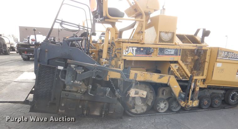 image for item KO9783 2005 Caterpillar AP-1055B  paver