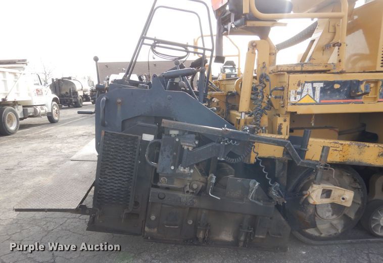 image for item KO9783 2005 Caterpillar AP-1055B  paver