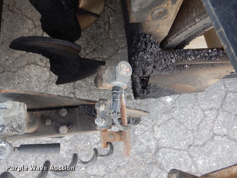 image for item KO9783 2005 Caterpillar AP-1055B  paver