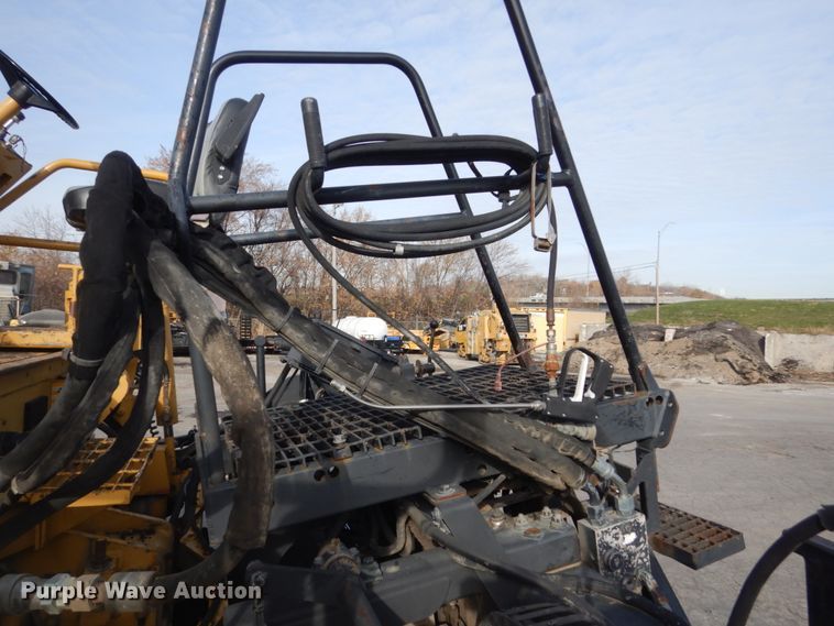 image for item KO9783 2005 Caterpillar AP-1055B  paver