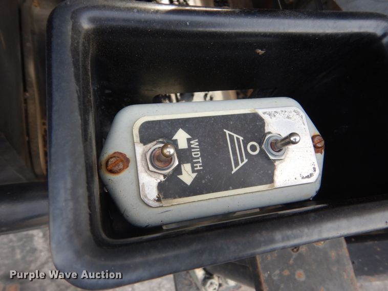 image for item KO9783 2005 Caterpillar AP-1055B  paver