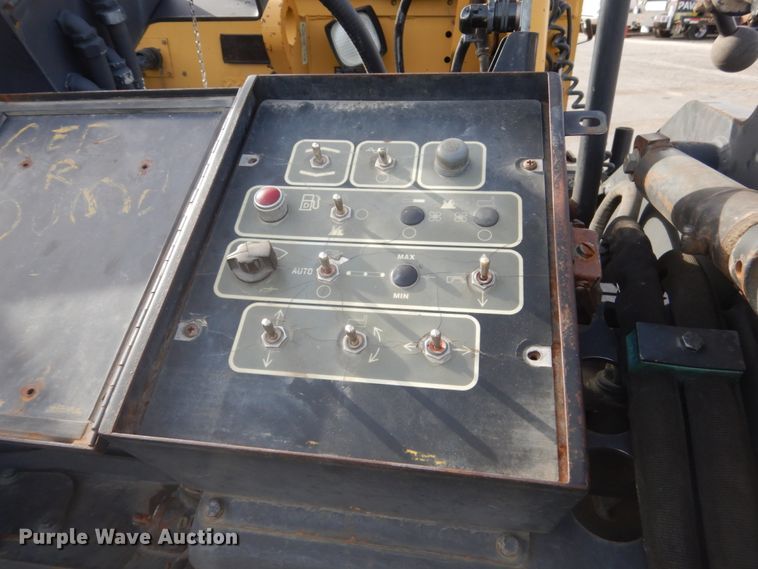 image for item KO9783 2005 Caterpillar AP-1055B  paver