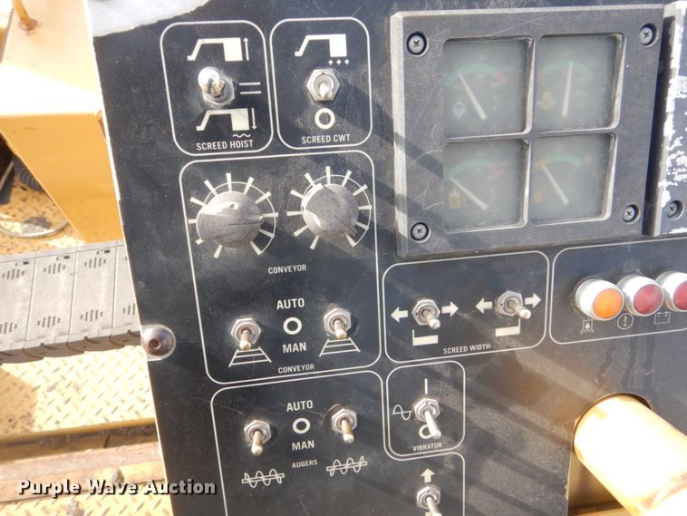 image for item KO9783 2005 Caterpillar AP-1055B  paver