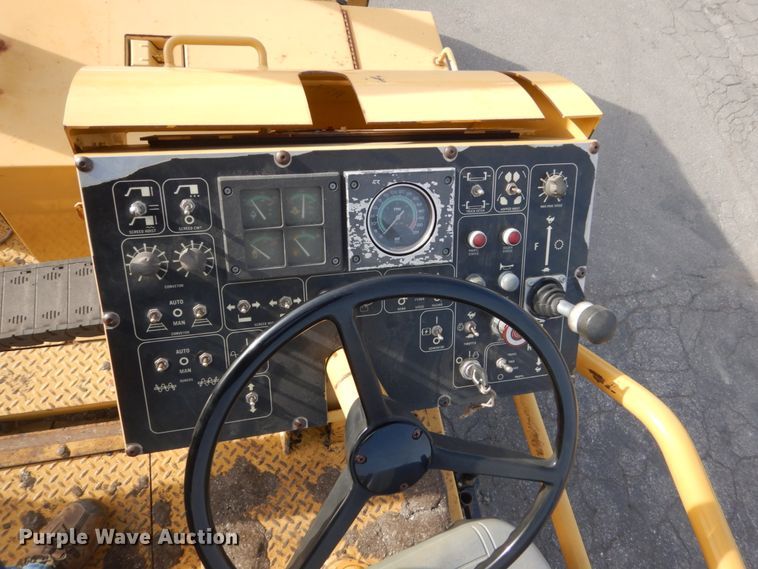 image for item KO9783 2005 Caterpillar AP-1055B  paver