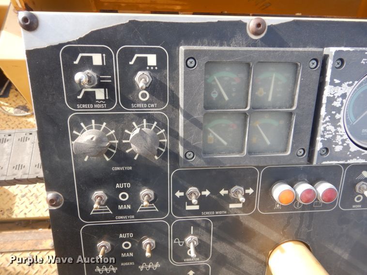 image for item KO9783 2005 Caterpillar AP-1055B  paver