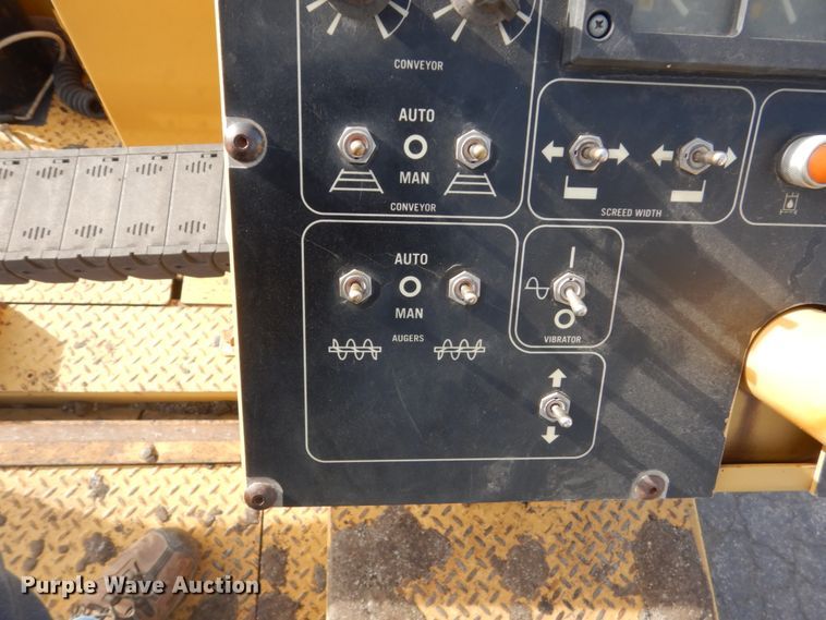 image for item KO9783 2005 Caterpillar AP-1055B  paver