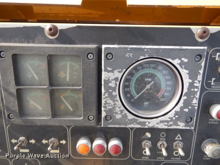 image for item KO9783 2005 Caterpillar AP-1055B  paver