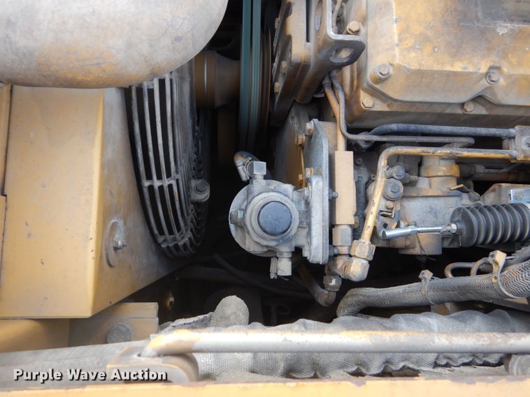 image for item KO9783 2005 Caterpillar AP-1055B  paver