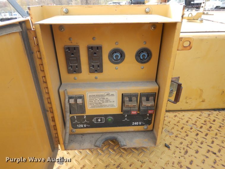 image for item KO9783 2005 Caterpillar AP-1055B  paver