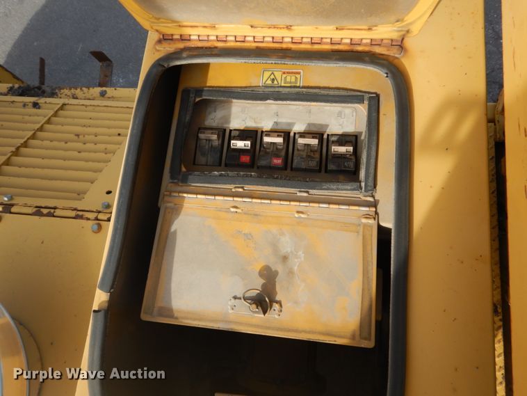 image for item KO9783 2005 Caterpillar AP-1055B  paver