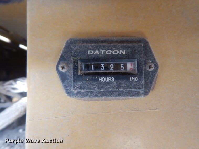 image for item KO9783 2005 Caterpillar AP-1055B  paver