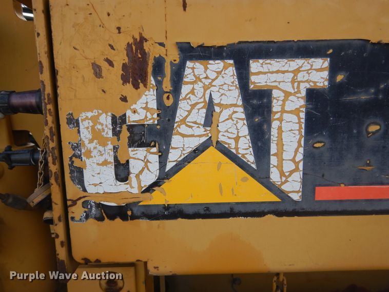 image for item KO9783 2005 Caterpillar AP-1055B  paver