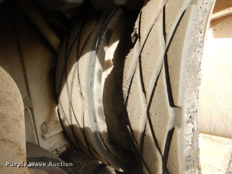 image for item KO9783 2005 Caterpillar AP-1055B  paver