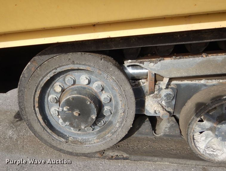 image for item KO9783 2005 Caterpillar AP-1055B  paver