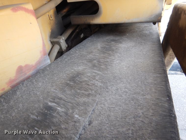 image for item KO9783 2005 Caterpillar AP-1055B  paver