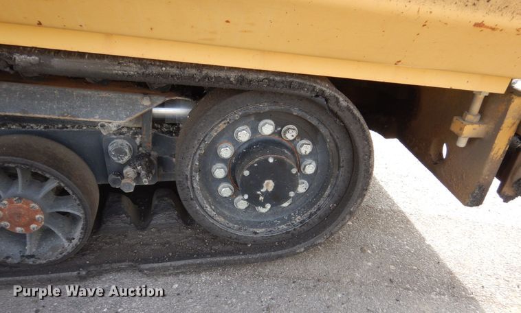 image for item KO9783 2005 Caterpillar AP-1055B  paver