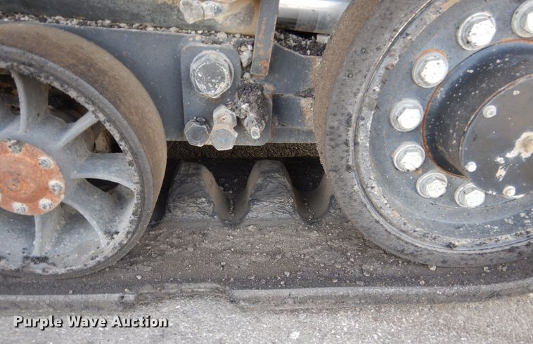 image for item KO9783 2005 Caterpillar AP-1055B  paver