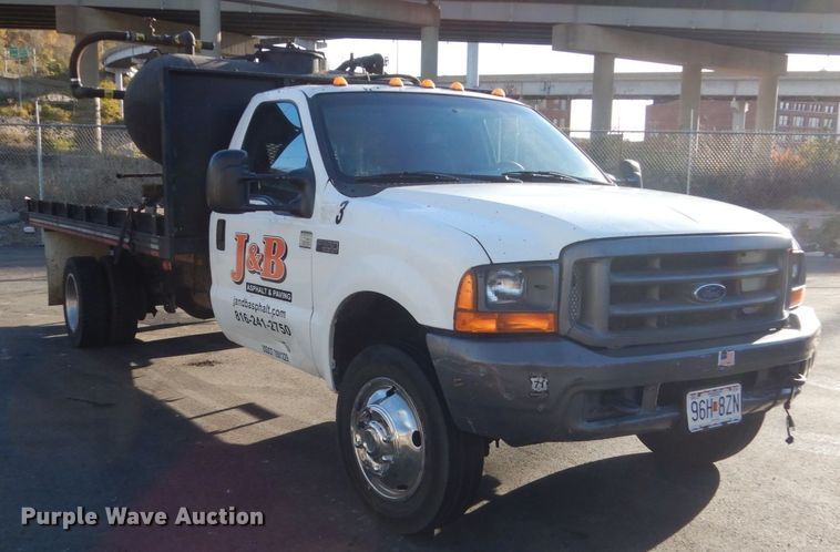 image for item KO9789 2000 Ford F550 Super Duty  flatbed truck