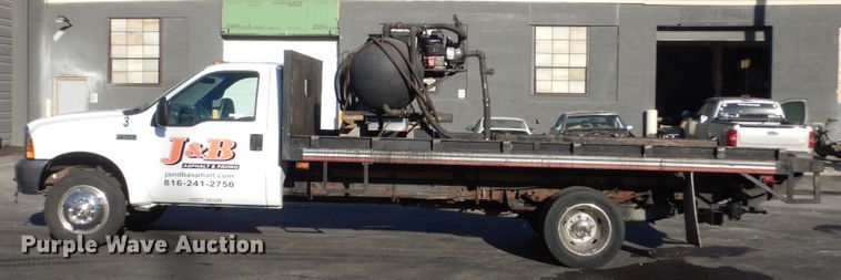 image for item KO9789 2000 Ford F550 Super Duty  flatbed truck