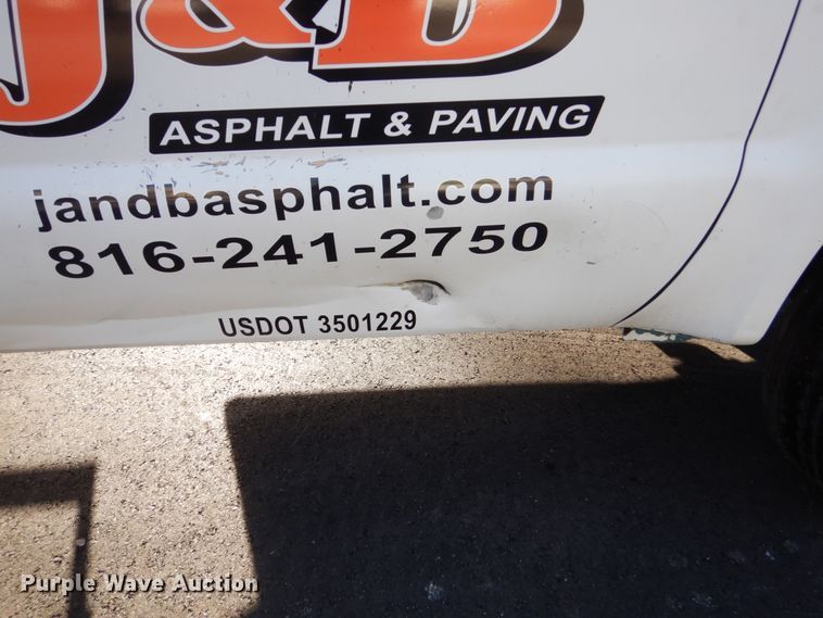 image for item KO9789 2000 Ford F550 Super Duty  flatbed truck