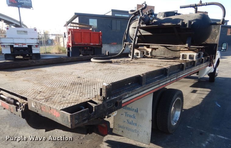 image for item KO9789 2000 Ford F550 Super Duty  flatbed truck