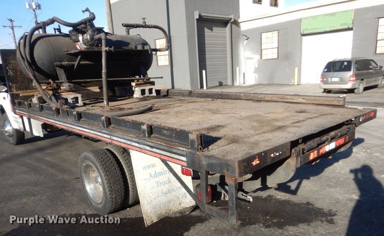 image for item KO9789 2000 Ford F550 Super Duty  flatbed truck