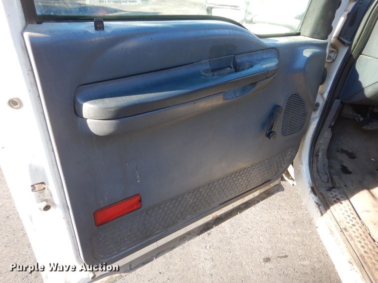 image for item KO9789 2000 Ford F550 Super Duty  flatbed truck