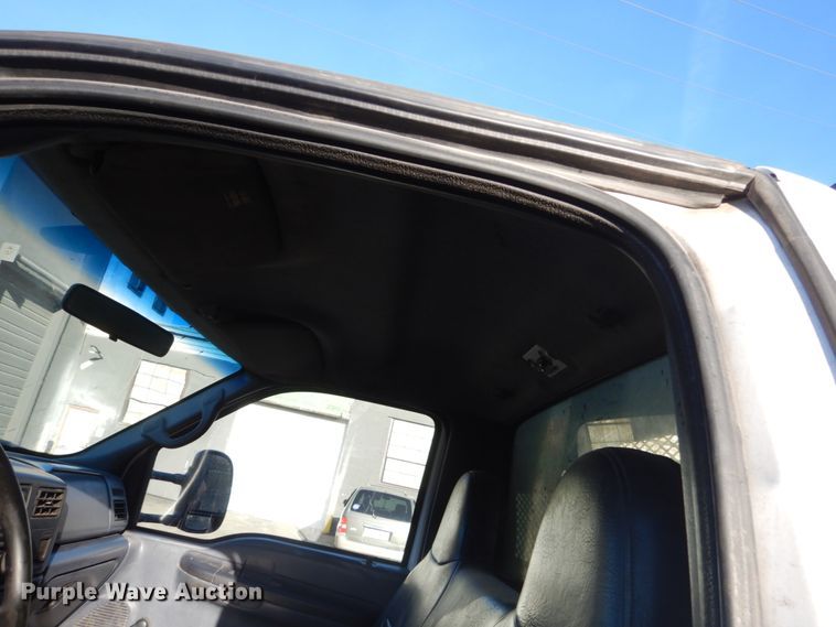 image for item KO9789 2000 Ford F550 Super Duty  flatbed truck