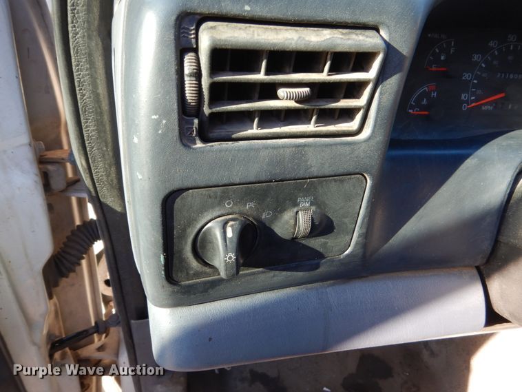 image for item KO9789 2000 Ford F550 Super Duty  flatbed truck